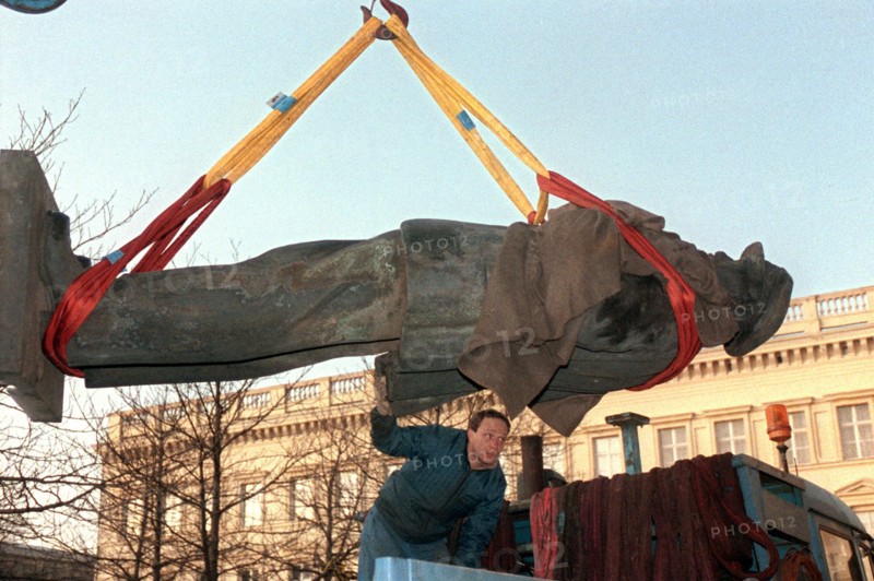 Removal of Socialist Symbols in Eisleben