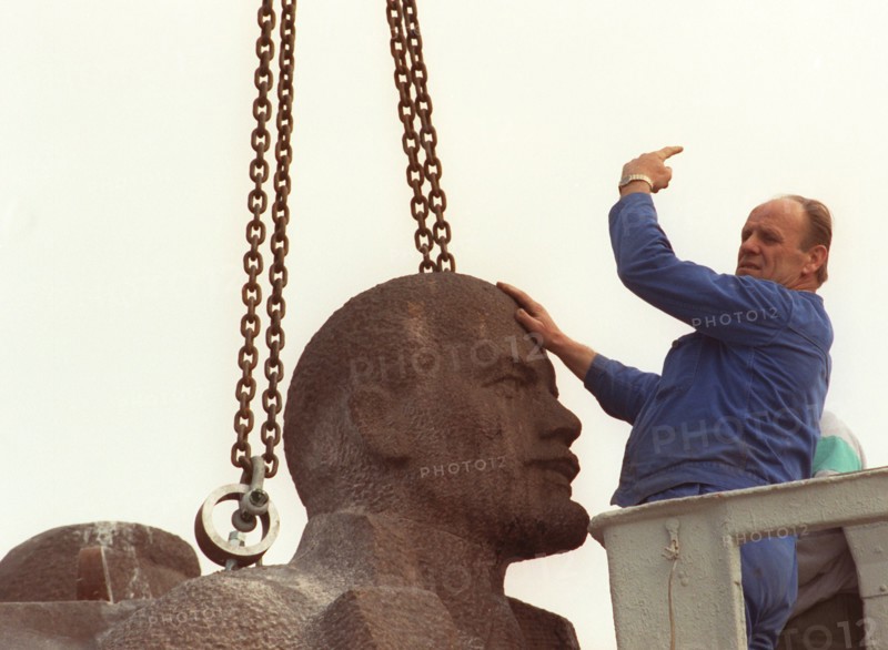 Lenin Monument in Dresden (archive photography and text 1992)
