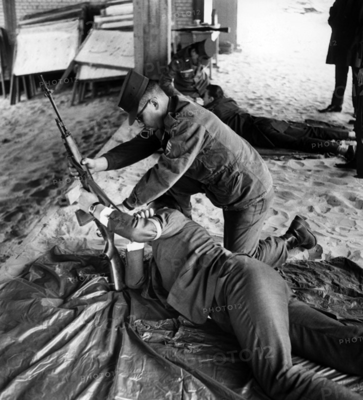 Journalists during shooting match of US army in Berlin
