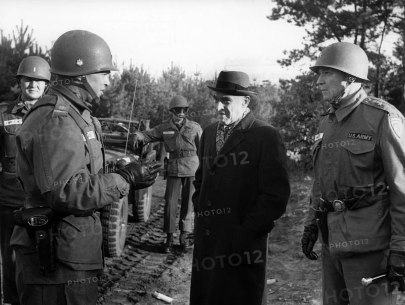 Generals visit manoeuvre of US army in Berlin Grunewald