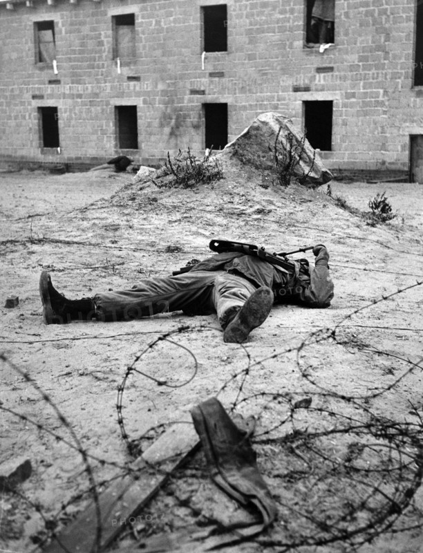 "Dead body" during manoeuvre of US army in ghost village "Parks Range" in Berlin