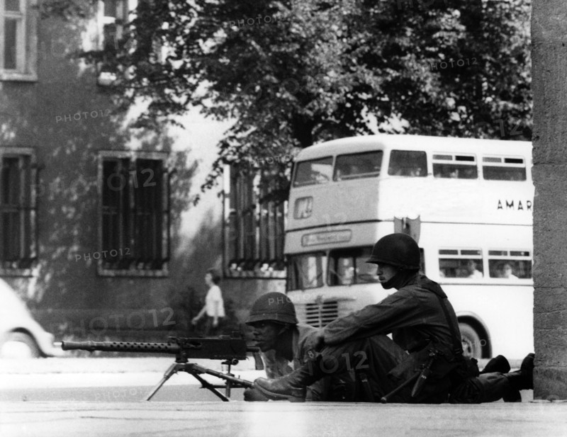 Manoeuvre of US army in the streets of Berlin