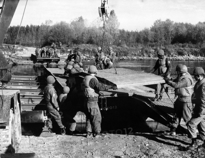 American and German pioneers errect bridge across Danube