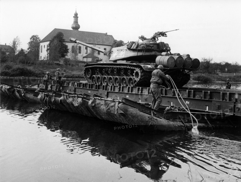 US pioneers practice tank transports across Main