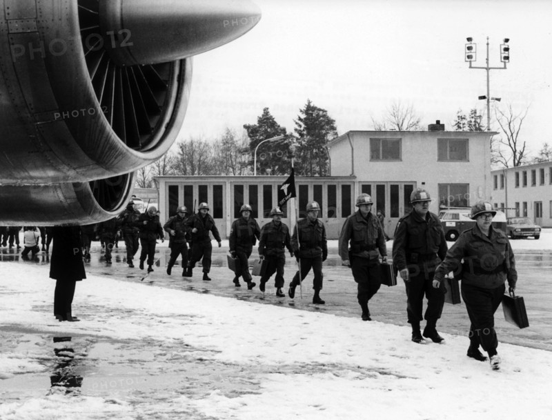 US soldiers return to the USA after having finished the manoeuvre REFORGER I