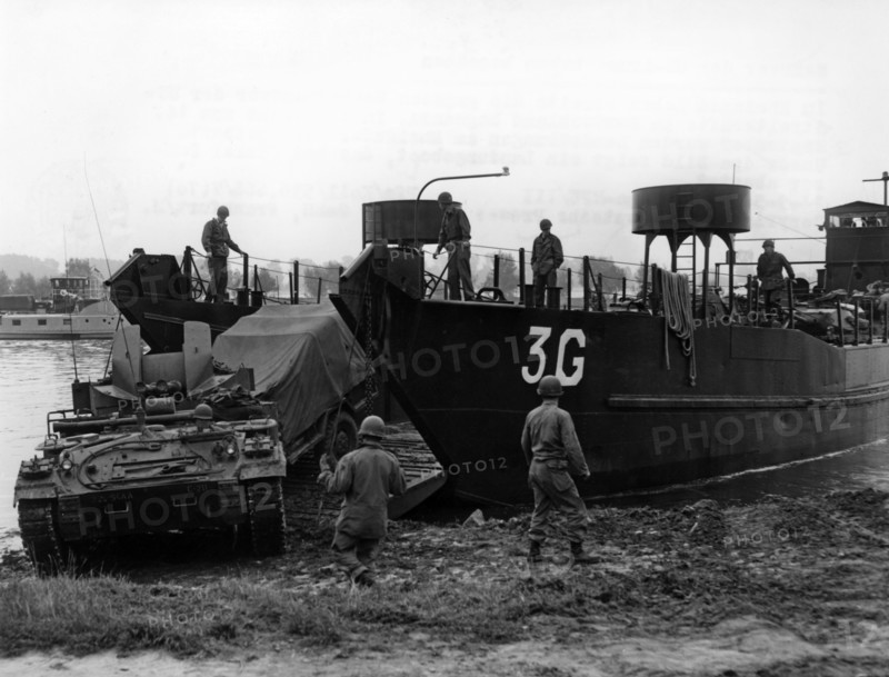 Landing exercises of US Army on the Rhine riverside in Hesse