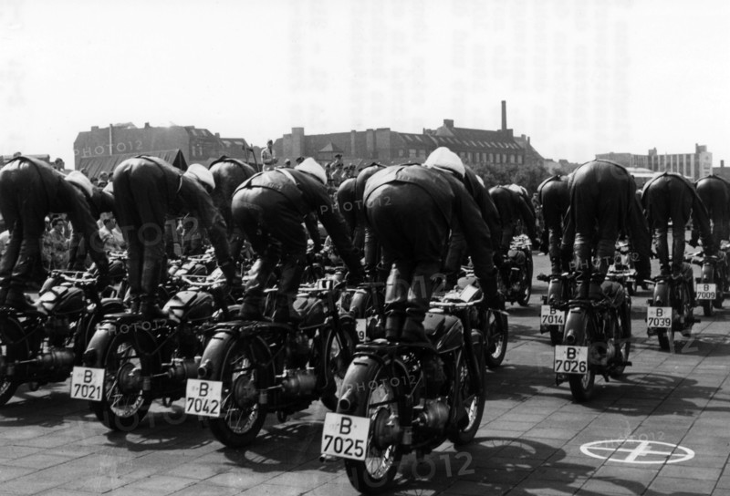 Presentation of the motorised police of Berlin during competition with the US army
