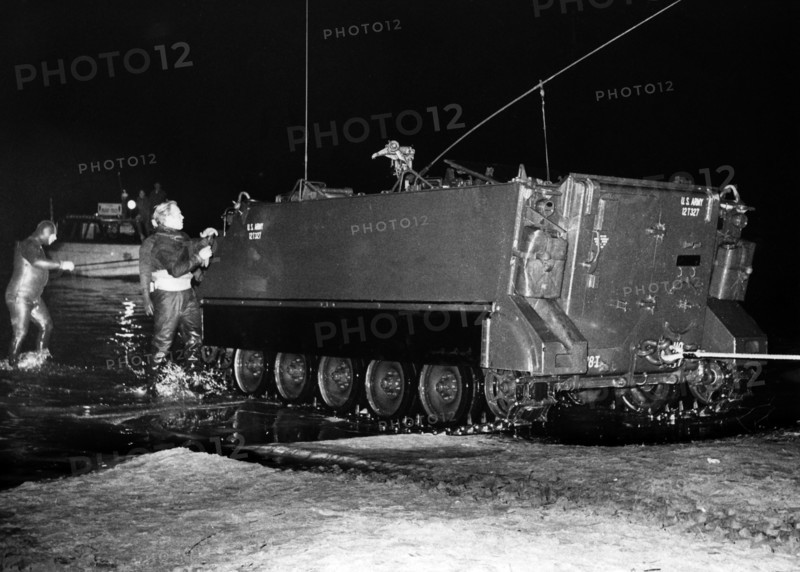 A U.S. armoured personnel carrier sank in the Havel.