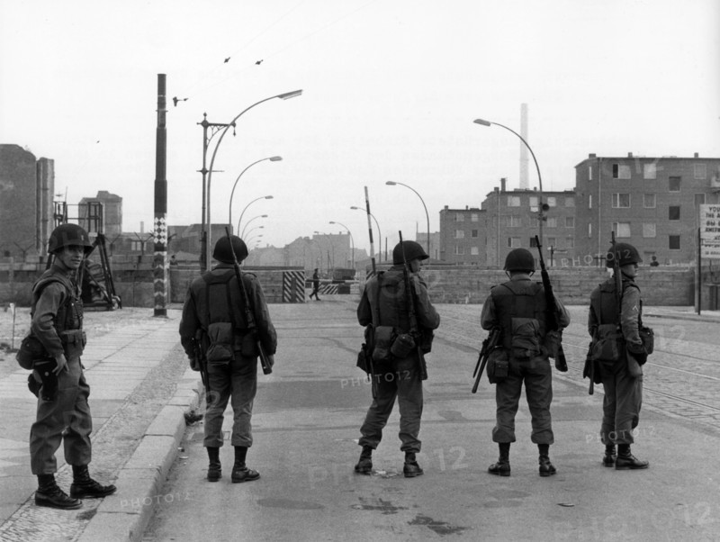 Armed units of the US Army at Berlin checkpoint