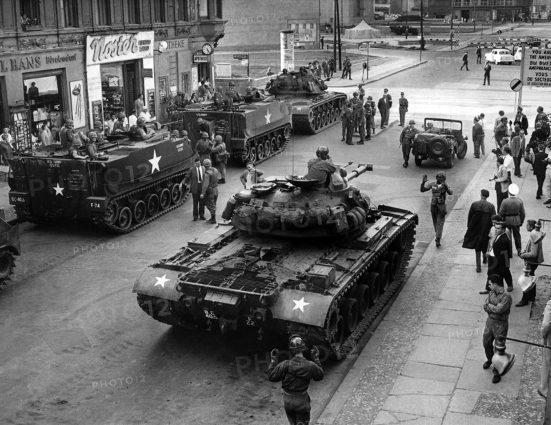 Intensified US military presence at border crossing point Friedrichstrasse in Berlin