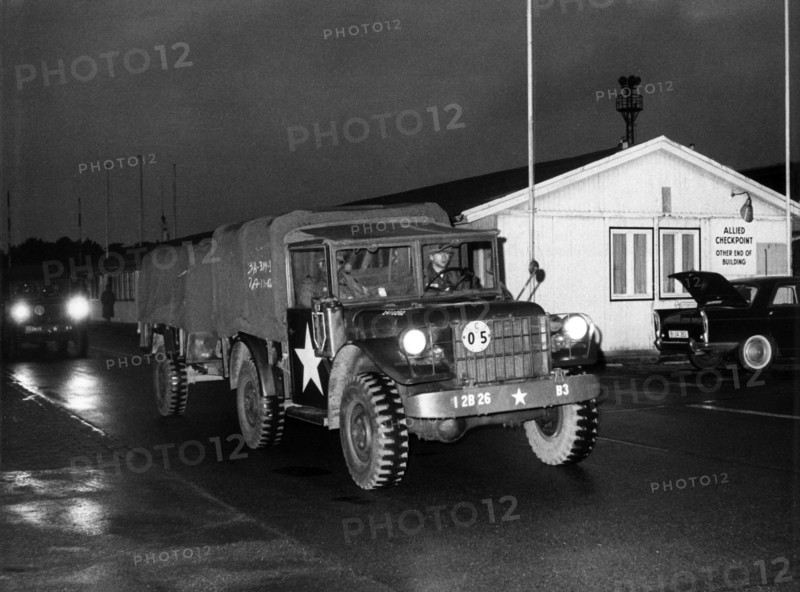Held back US convoy reaches border crossing point Dreillinden