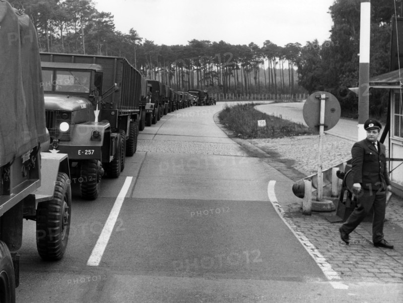 US troop transport  reaches Allied check point Dreilinden