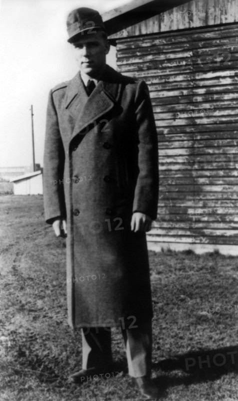 New uniforms for German worker units of the US Army