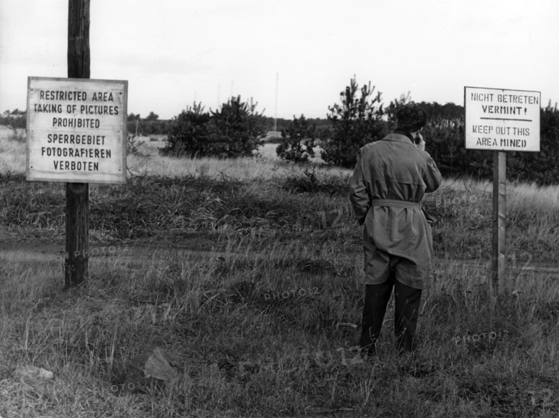 Signs warn of mined area of US army