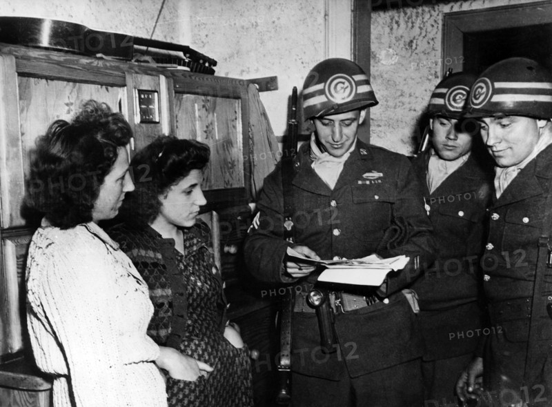 US military police controlling German civilists