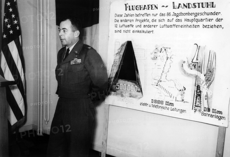 Headquarters of the 12th U.S. air fleet move to Landstuhl/Ramstein