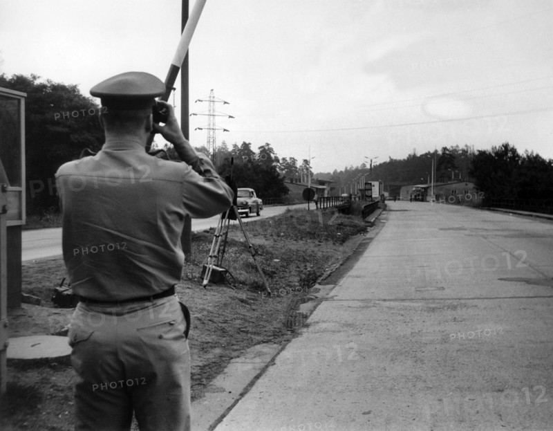 US soldiers at the inter-German checkpoint Helmstedt
