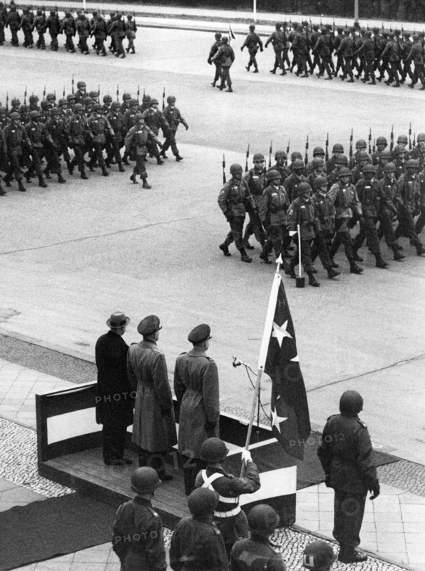 US military parade for the farewell of the 18th infantry from Berlin