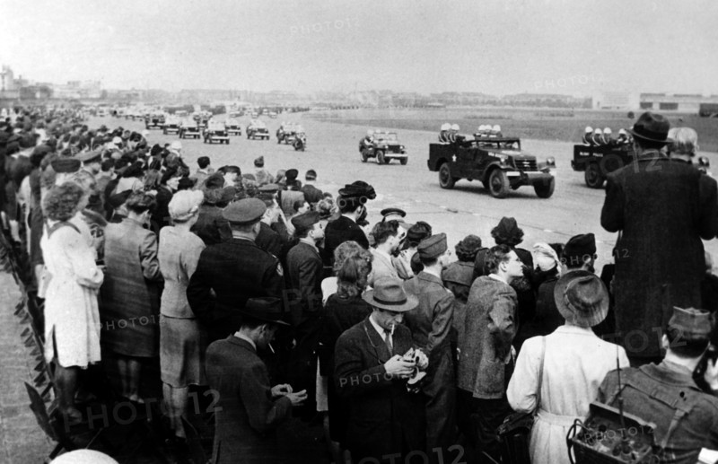 Military parade of the US Army in Berlin-Tempelhog for V-E-Day