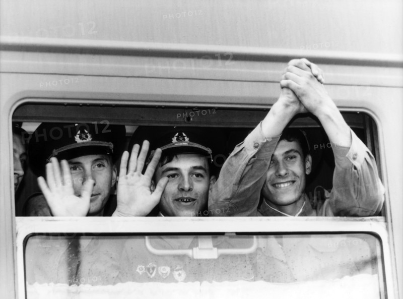 Last Russian soldiers leave Berlin