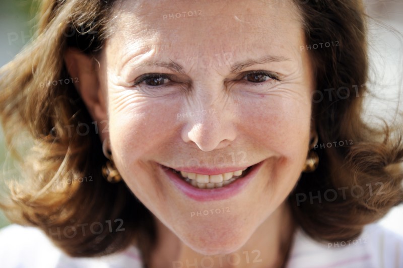 Queen Silvia starts ?Childhood Race? regatta