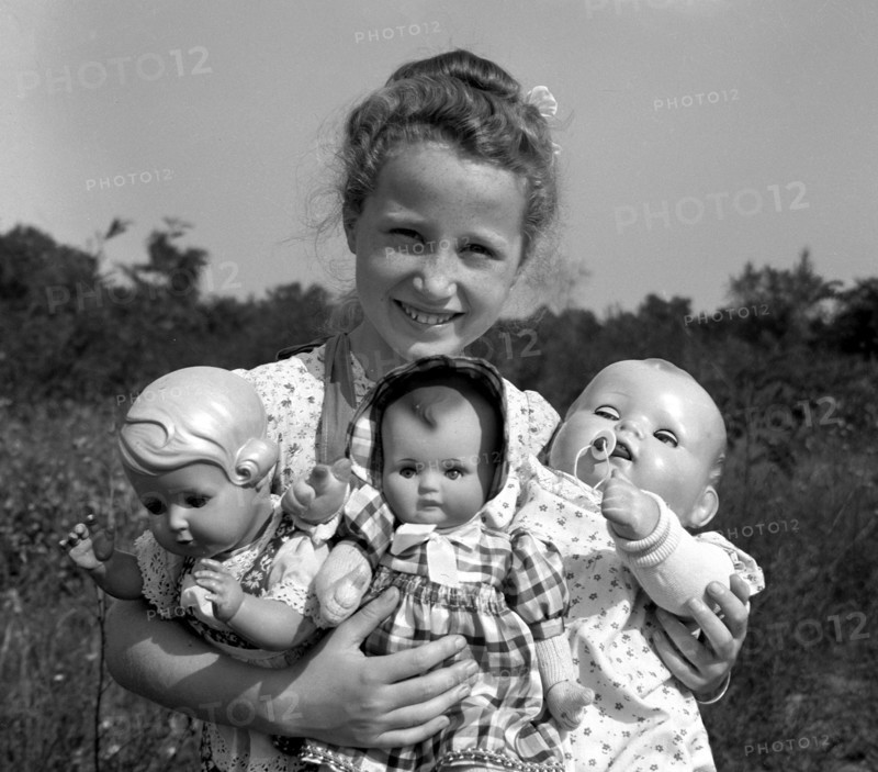 Berlin - Child with dolls
