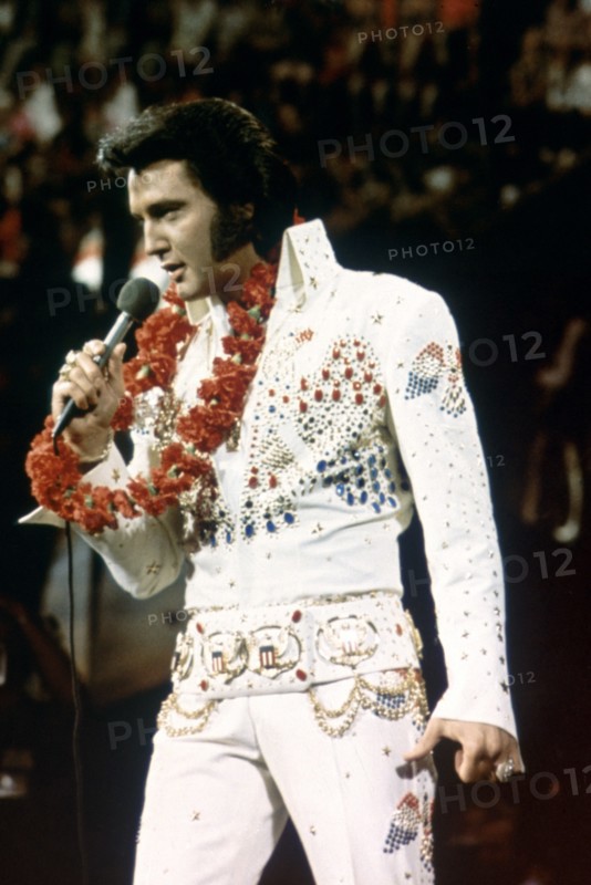 KPA88126.jpg          ELVIS PRESLEY on stage in Hawai (1973)  ||rights=RM