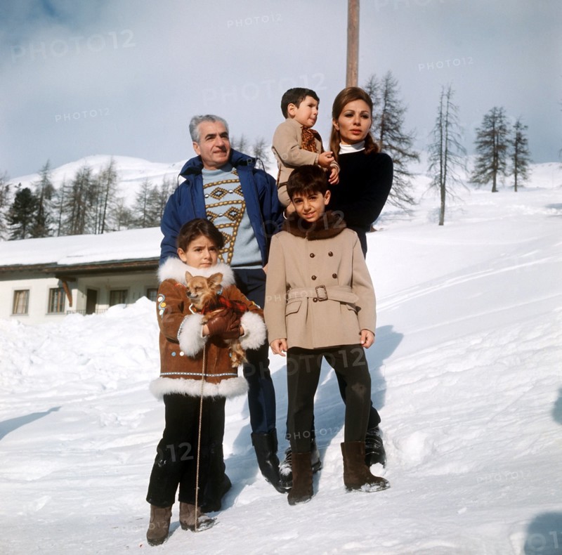 Schah von Persien mit Familie im Winterurlaub in St. Moritz