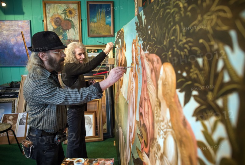 Art fakers Posin