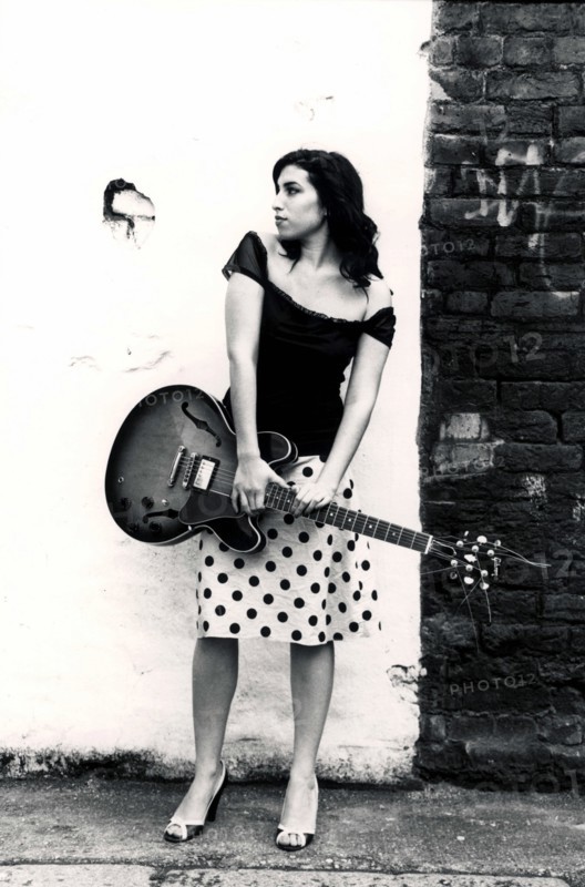 Portrait of singer Amy Winehouse photogr..........