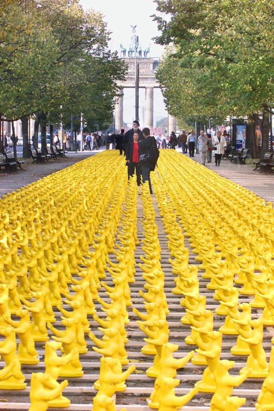 Foto: Henry H. Herrmann
Thema: 
10 000 Bären vor dem Brandenburger Tor und...