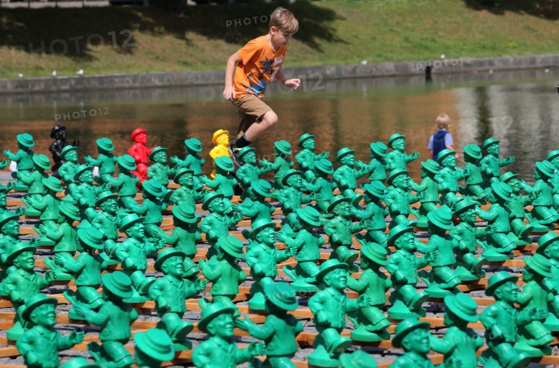 Installation "Einheitsmännchen" in Schwerin
