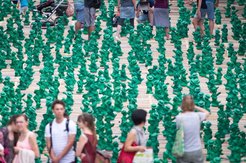 Ottmar Hörl - Kunstinstallation "Grenzen Überwinden"
