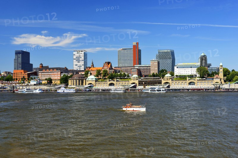 St. Pauli Landungsbruecken und Hafenkrone, St. Pauli Landing Stages and Hafenkrone