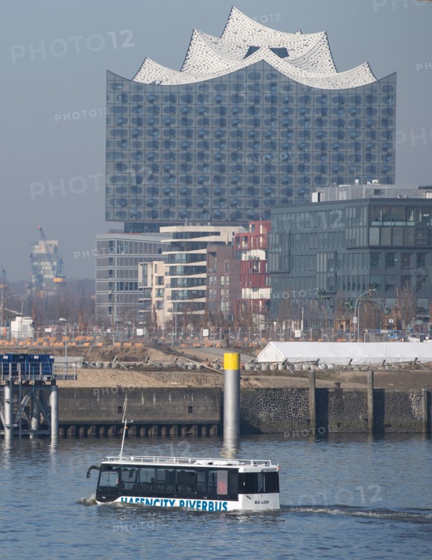 Amphibienbus im Hamburger Hafen