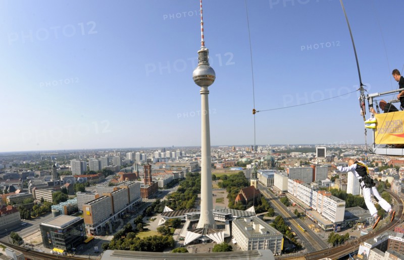 Nils Schumann beim "Base Flying"