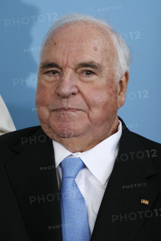 Bundeskanzler a.D. Helmut KOHL, Portraet, Portrait, 
Festakt zu Ehren von Bundeskanzler a.D. Dr. Helmut KOHL aus Anlass seines 80. Geburtstags in Ludwigshafen, 05.05.2010. | Verwendung weltweit