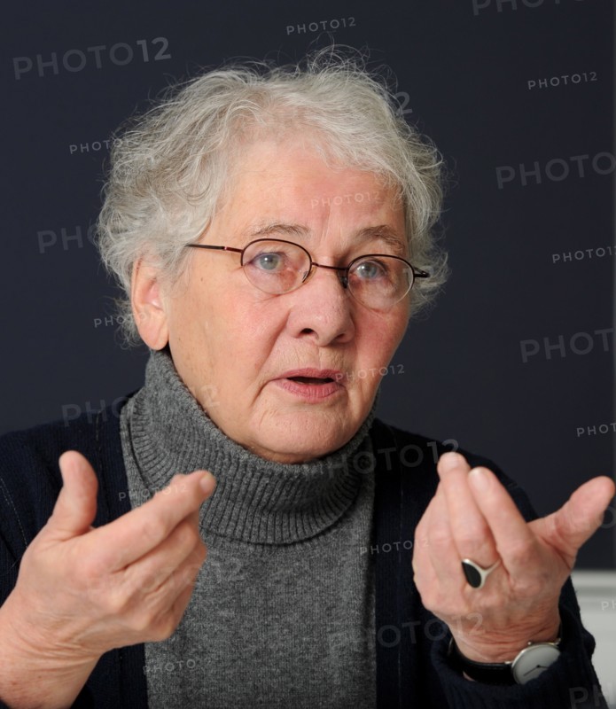 Christiane Nüsslein-Volhard, Nobelpreisträgerin für Medizin, fotografiert am 10.10.2012 in Tübingen (Baden-Württemberg). Die Direktorin des Max-Planck-Instituts (MPI) für Entwicklungsbiologie bekam 1995 den Nobelpreis für Medizin. Am 20. Oktober 2012 wird sie 70 Jahre alt. Foto: Bernd Weißbrod dpa | Verwendung weltweit