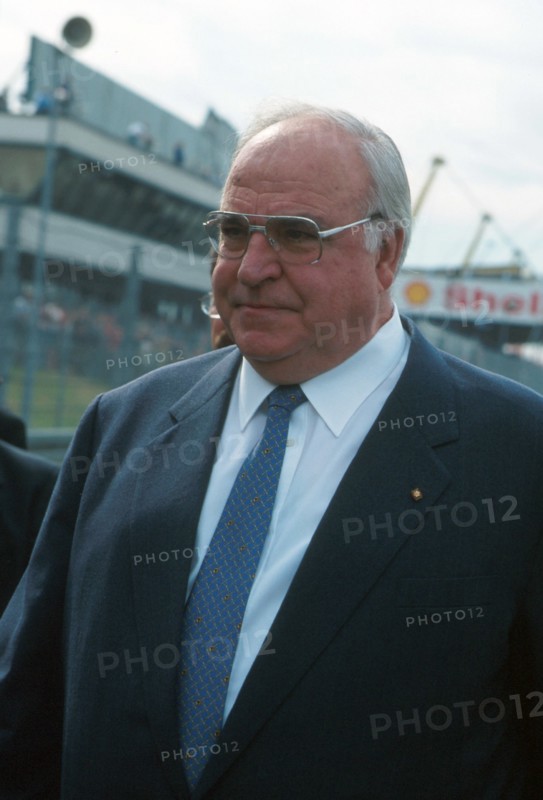 Alt - Bundeskanzler Helmut Kohl, 1997,  
 Ex - Bundeskanzler - Portrait - Porträt - Politiker - Politik - Prominenter - Promi - VIP - Dia 
 - copyright  photo © ATP  // Arthur THILL


The German Chancellor Helmut Kohl visited the Nuerburgring on 28. September 1997 for the Formula 1 GP and to congratulate Michael Schumacher for his 100 F1 GP start. | Verwendung weltweit