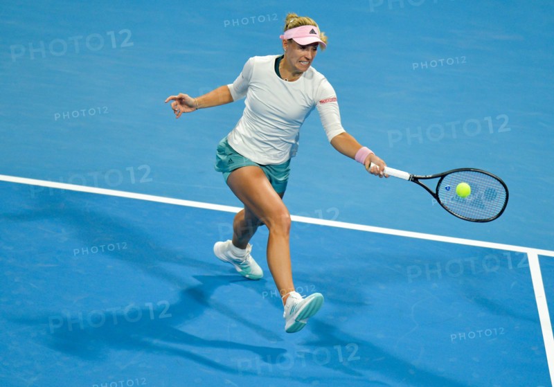 (190216) -- DOHA, Feb. 16, 2019 () -- Angelique Kerber of Germany hits a return during the women's singles semifinal between Angelique Kerber of Germany and Elise Mertens of Belgium at the 2019 WTA Qatar Open in Doha, Qatar, Feb. 15, 2019. Angelique Kerber lost 1-2. (/Nikku) |
