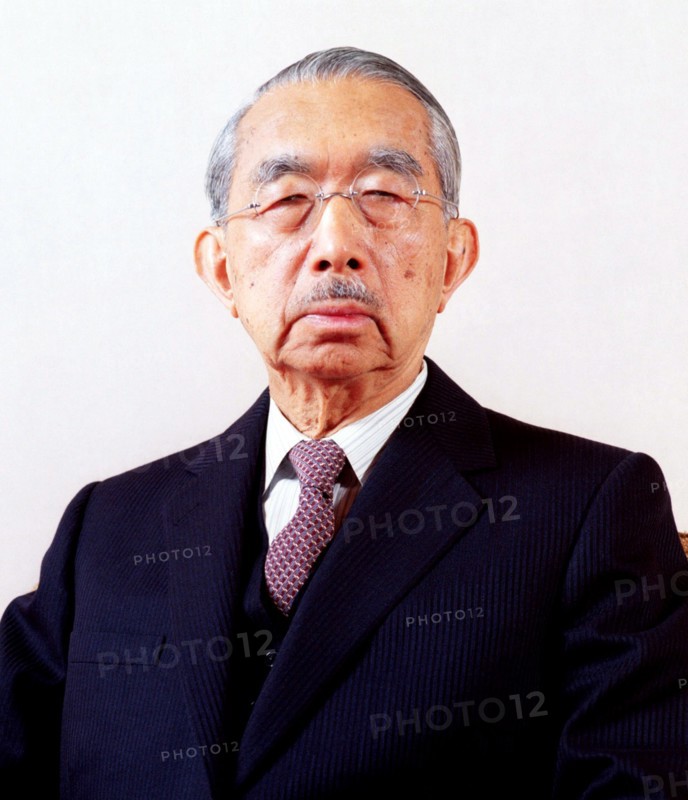 Hirohito, posthumously referred to as Emperor Sh?wa in Japan 1901 ? 1989, was the 124th Emperor of Japan according to the traditional order, reigning from December 25, 1926, until his death in 1989 | Verwendung weltweit