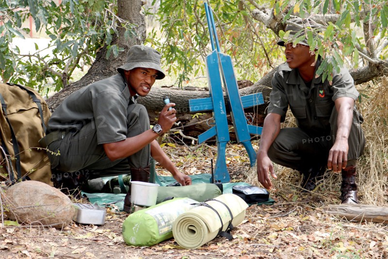 Apprentis rangers s'entraînant au Southern African Wildlife College à Hoedspruit (Afrique du Sud)