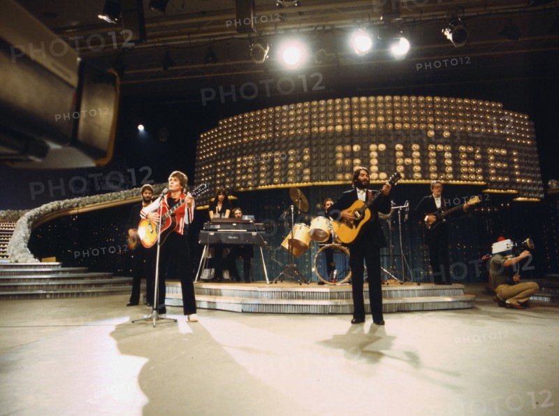 Der Sänger Frank Schöbel bei der Unterhaltungssendung "Ein Kessel Buntes" vom Fernsehen der DDR (DFF) in Berlin, undatiertes Fotovom September 1980. Foto: Klaus Winkler - KEINE BILDFUNKVERWENDUNG - || Mininum fee EUR 25