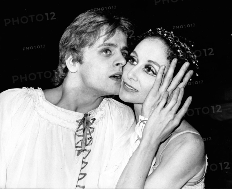 5575770 (900324) Oct 21, 1975; London, UK; MIKHAIL BARYSHINKOV is to perform the part of Romeo in the Royal Ballet production of Romeo and Juliet at the Royal Opera House. The part of Juliet is to be played by Merle Park. There was a dress rehearsal at the Royal Opera House this morning. The picture shows Mikhail and MERLE PARK as Romeo and Juliet in a scene from the Royal Ballet production.,