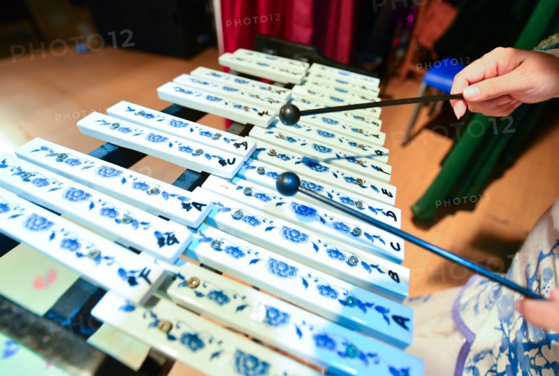 Instrument de musique traditionnel chinois en porcelaine