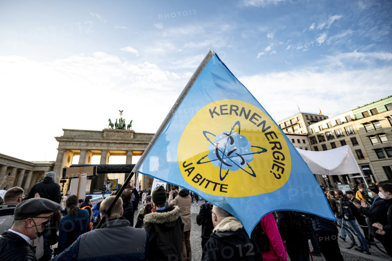Manifestation organisée par l'association Nuklearia e.V. pour le maintien de l'énergie et des centrales nucléaires