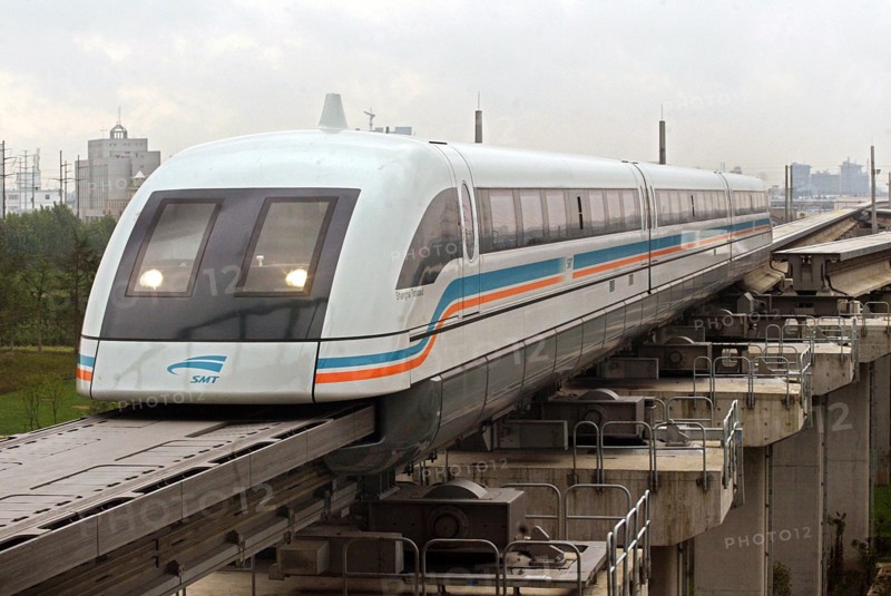 Le train à sustentation magnétique (Maglev) de Shanghai ou le train Transrapid de l'aéroport de Shangai