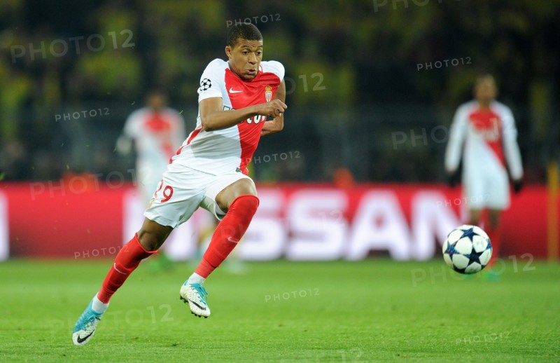 firo : 12.04.2017 Fußball, Saison 2016/2017, Champions League, BVB, Borussia Dortmund - AS Monaco, Viertelfinal-Hinspiel Einzelaktion, Kylian MBAPPE, AS Monaco, ganze Figur,