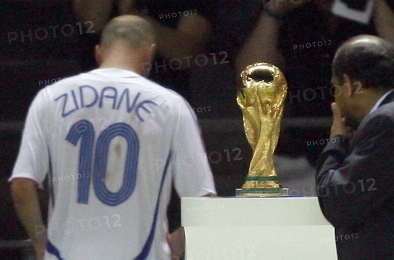 Zinedine Zidane from France leaves the pitch after a red card during the final of the 2006 FIFA World Cup between Italy and France at the Olympic Stadium in Berlin, Germany, Sunday 09 July 2006. WOLFGANG KUMM +++ Mobile Services OUT +++ Please
