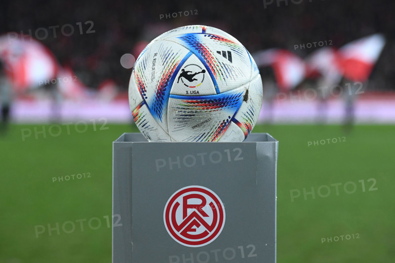 Fußball 3. Liga 27. Spieltag Rot-Weiss Essen - VfL Osnabrück am 14.03.2023 im Stadion an der Hafenstraße in Essen adidas Al Rihla ( Offizieller Spielball der 3. Liga ) auf einer Ballstele DFB regulations prohibit any use of photographs as image sequences and/or quasi-video. Foto: Revierfoto